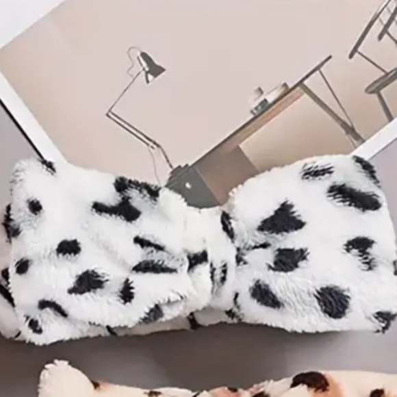 Soft & Fluffy Leopard Headband With Bow - White & Black - Picture 4 of 6